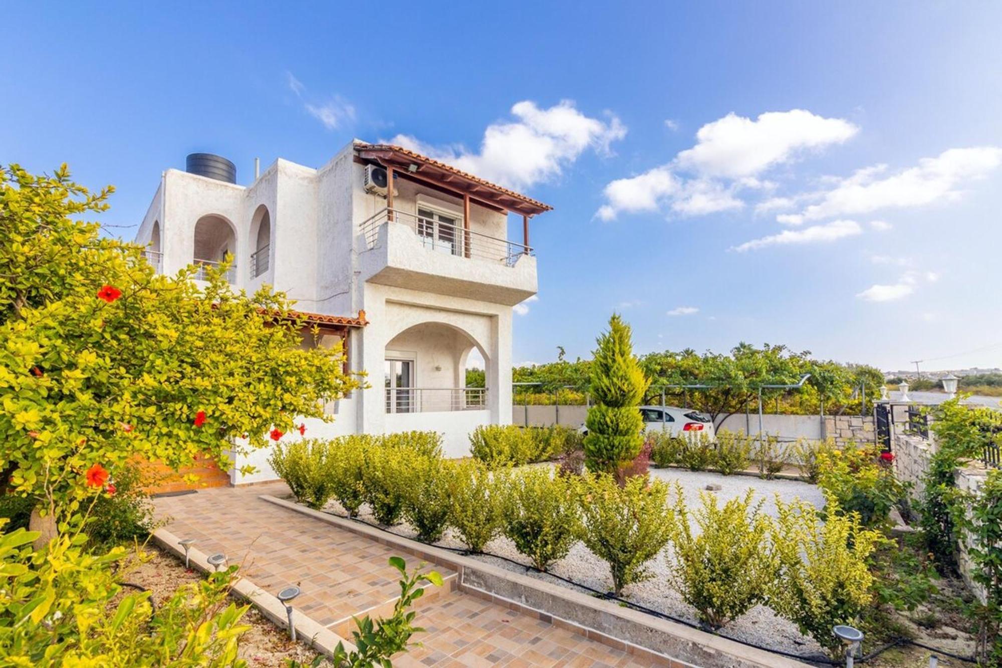 Amazing Villa Chrysanthi With Private Pool In Heraklion Epano Vathia Bagian luar foto