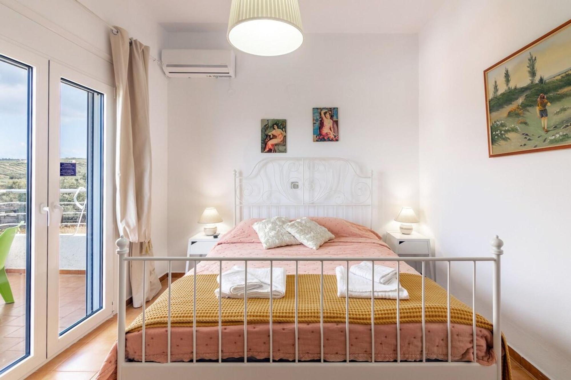 Amazing Villa Chrysanthi With Private Pool In Heraklion Epano Vathia Bagian luar foto