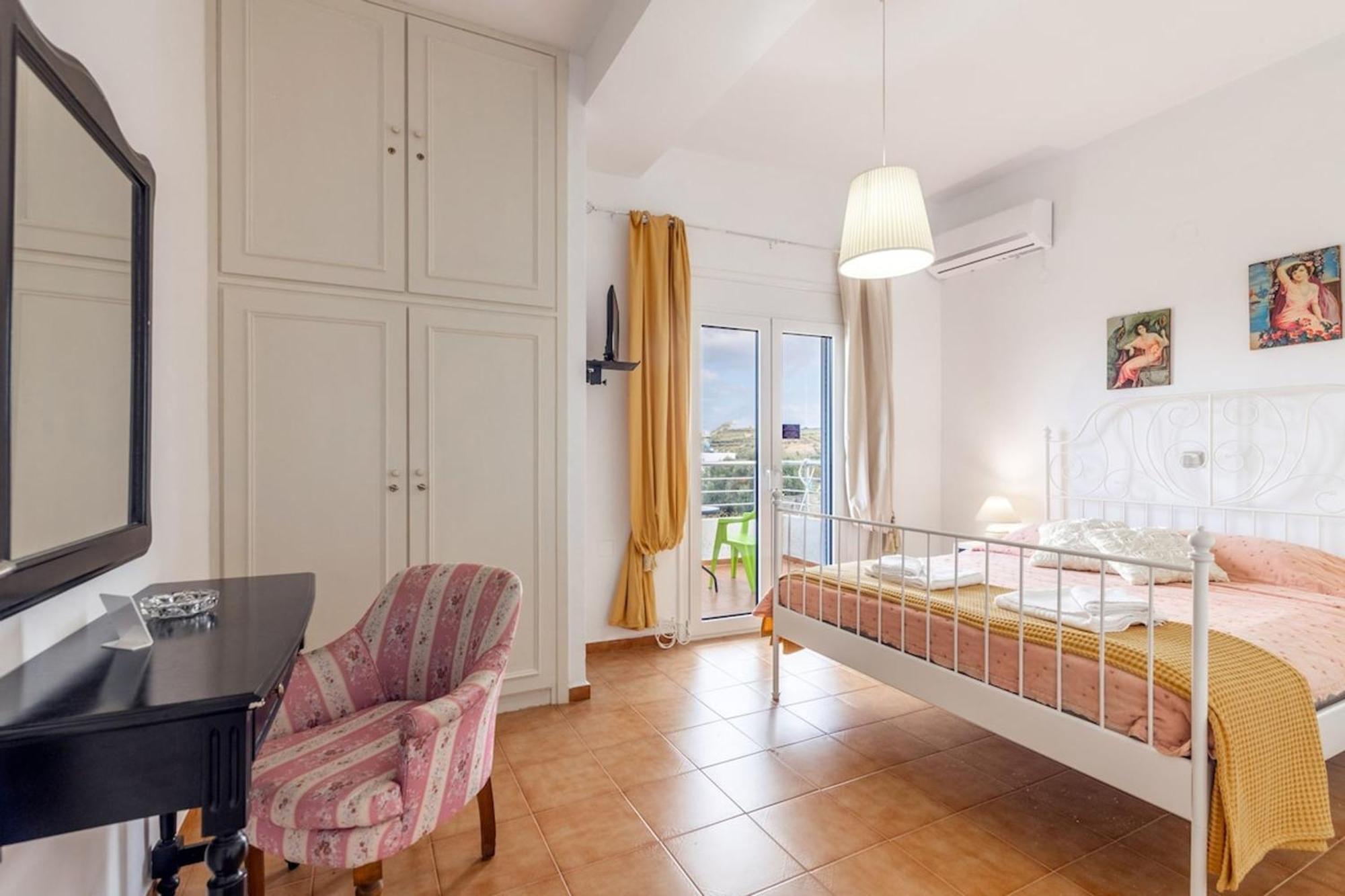 Amazing Villa Chrysanthi With Private Pool In Heraklion Epano Vathia Bagian luar foto